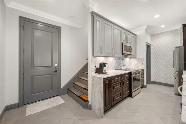 237 7TH AVE N #2, St Petersburg, FL 33701