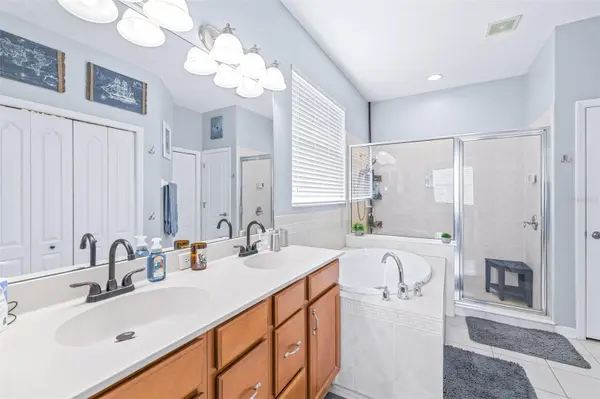 16320 BRIDGEWALK DR, Lithia, FL 33547