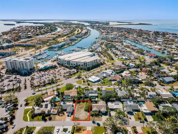 164 2ND ST W, St Petersburg, FL 33715