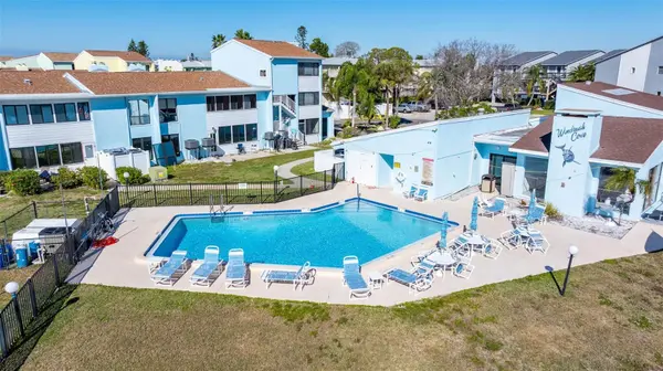 1 WINDRUSH BLVD #19, Indian Rocks Beach, FL 33785