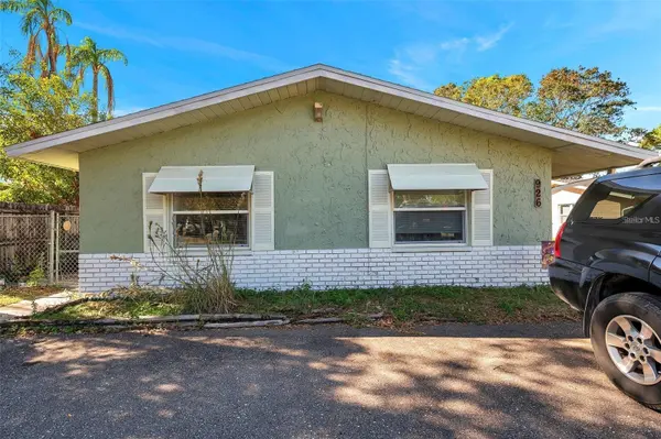 926 LAKE PALMS DR, Largo, FL 33771
