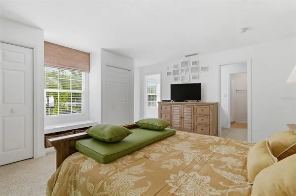 5005 COQUINA KEY DR SE #E, St Petersburg, FL 33705