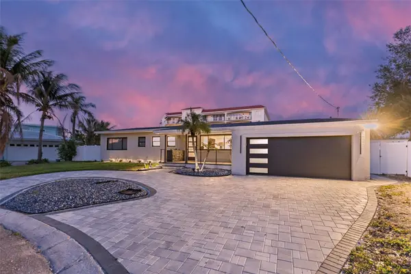 1866 VENETIAN POINT DR, Clearwater, FL 33755