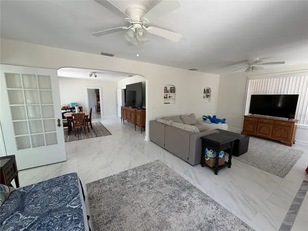 850 MANDALAY AVE, Clearwater Beach, FL 33767