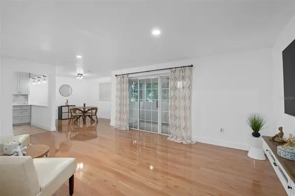 4190 VERSAILLES DR #4190D, Orlando, FL 32808