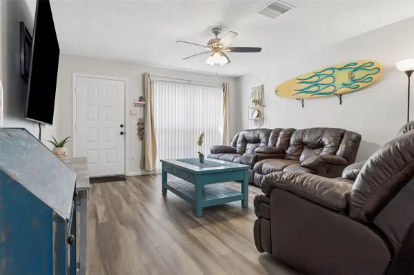 425 KENSINGTON LAKE CIR, Brandon, FL 33511