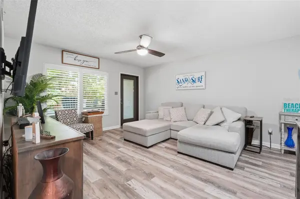 501 E BAY DR #202, Largo, FL 33770