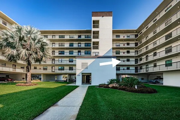 9860 62ND TER N #1025, St Petersburg, FL 33708