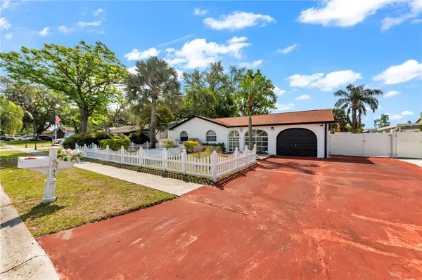 9043 HICKORY CIR, Tampa, FL 33615