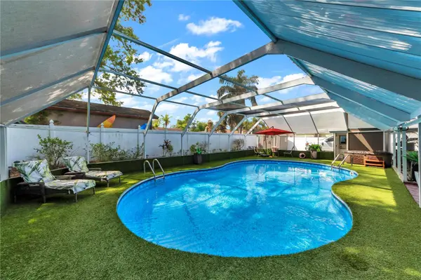 9043 HICKORY CIR, Tampa, FL 33615