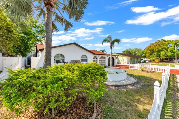 9043 HICKORY CIR, Tampa, FL 33615