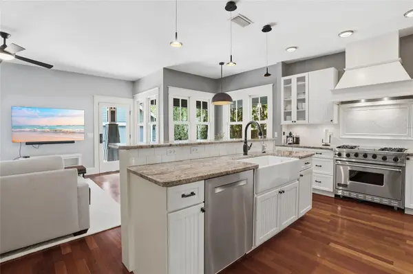 2116 W WATROUS AVE, Tampa, FL 33606