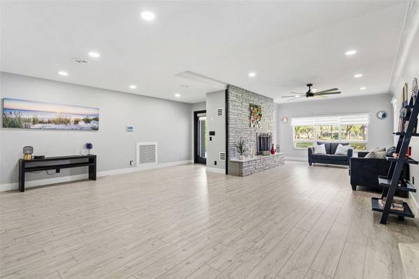 6228 7TH AVE N, St Petersburg, FL 33710