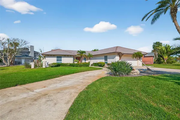 3103 WEDGEWOOD DR, Belleair Beach, FL 33786