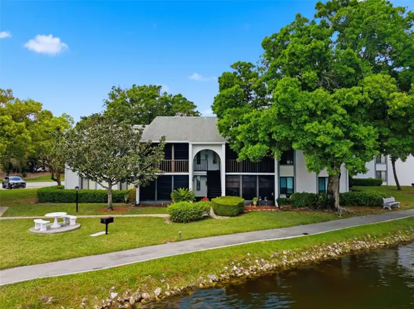 1135 PINE RIDGE CIR W #A2, Tarpon Springs, FL 34688