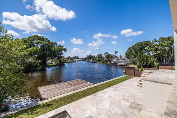 4692 DOVER ST NE, St Petersburg, FL 33703