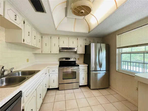 840 VIRGINIA ST #303, Dunedin, FL 34698