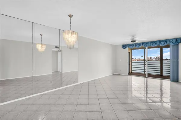 7932 SAILBOAT KEY BLVD S #402, South Pasadena, FL 33707