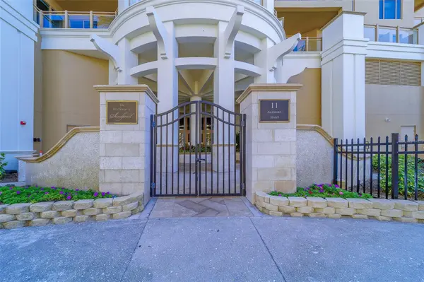11 BAYMONT ST #1109, Clearwater Beach, FL 33767