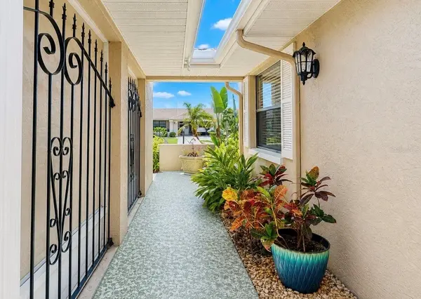 319 LINGER LN, Sun City Center, FL 33573