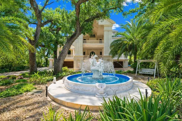 2000 PARK ST N, St Petersburg, FL 33710