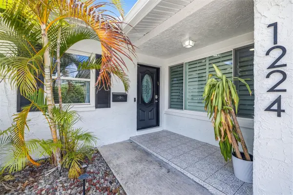 1224 80TH AVE N, St Petersburg, FL 33702
