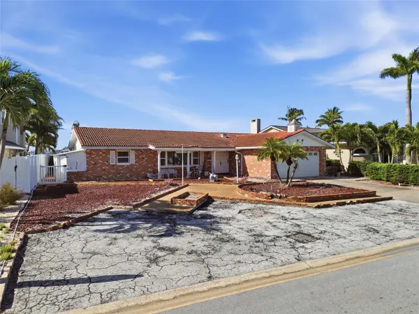 4 BELLEVUE DR, Treasure Island, FL 33706