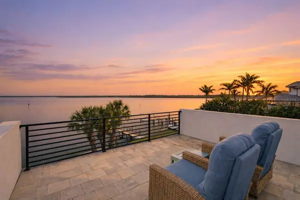 1843 BAYOU GRANDE BLVD NE, St Petersburg, FL 33703