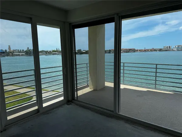 7932 SAILBOAT KEY BLVD S #101, South Pasadena, FL 33707