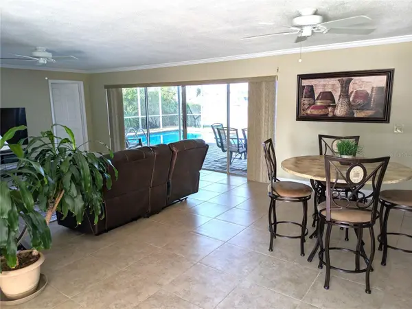 212 POINCIANA LN, Largo, FL 33770