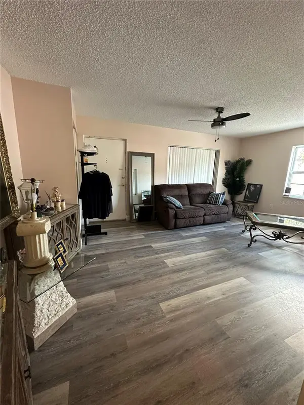 1084 82ND TER N #1084E, St Petersburg, FL 33702