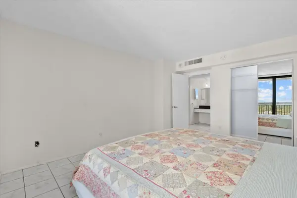 4822 OCEAN BLVD #11E, Sarasota, FL 34242