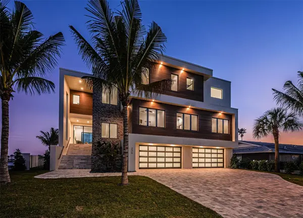 236 HOWARD DR, Belleair Beach, FL 33786