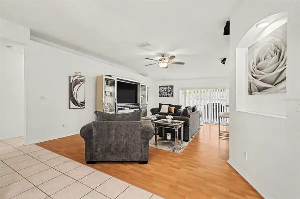 2333 TOWERING OAKS CIR, Seffner, FL 33584