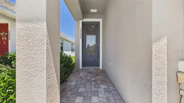 13890 KINGFISHER GLEN DR, Lithia, FL 33547