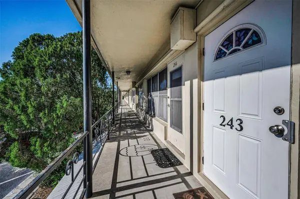 4051 58TH ST N #243, Kenneth City, FL 33709