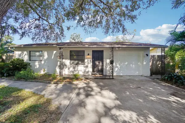 162 SE LINCOLN CIR N, St Petersburg, FL 33703