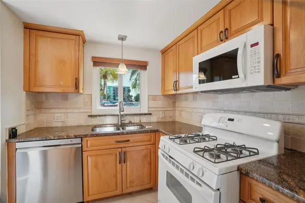 1847 SHORE DR S #117, South Pasadena, FL 33707