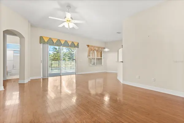 19027 DOVE CREEK DR, Tampa, FL 33647