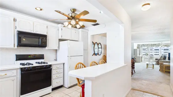 6025 SHORE BLVD S #303, Gulfport, FL 33707