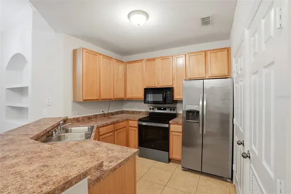 9916 COURTNEY PALMS BLVD #302, Tampa, FL 33619