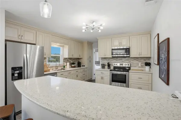 721 VILLAGE PL, Brandon, FL 33511