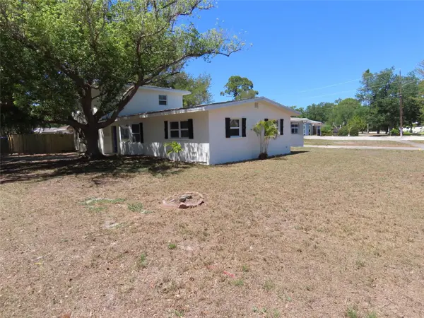 8055 33RD AVE N, St Petersburg, FL 33710