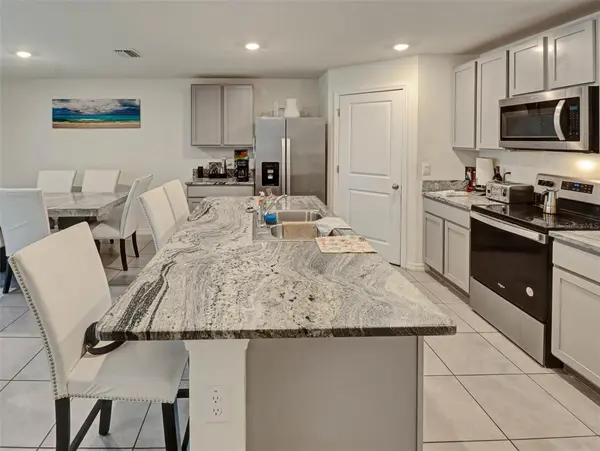 1202 TAHITIAN SUNRISE DR, Plant City, FL 33565