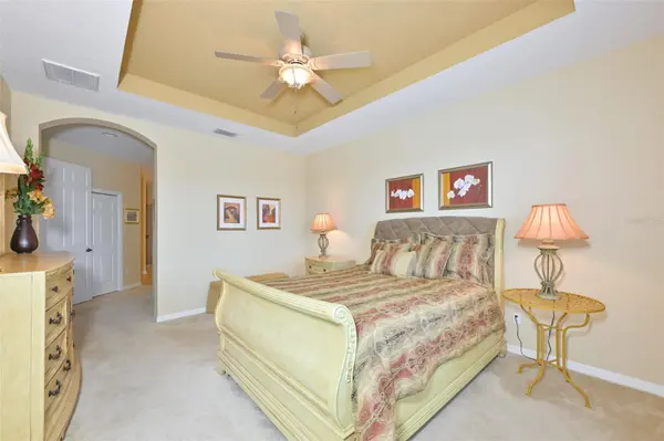 1330 EMERALD DUNES DR, Sun City Center, FL 33573