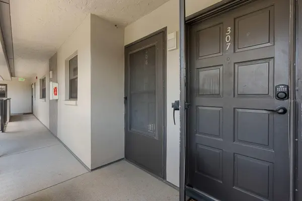 2650 COUNTRYSIDE BLVD #B307, Clearwater, FL 33761