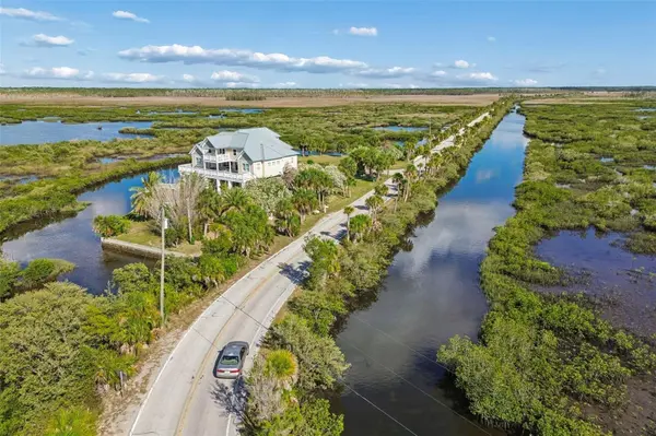 10501 PINE ISLAND DR, Weeki Wachee, FL 34607
