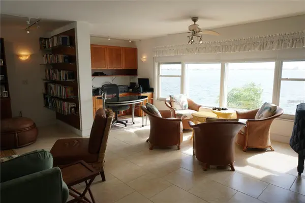 5900 SHORE BLVD S #402, Gulfport, FL 33707