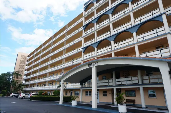 5900 SHORE BLVD S #402, Gulfport, FL 33707