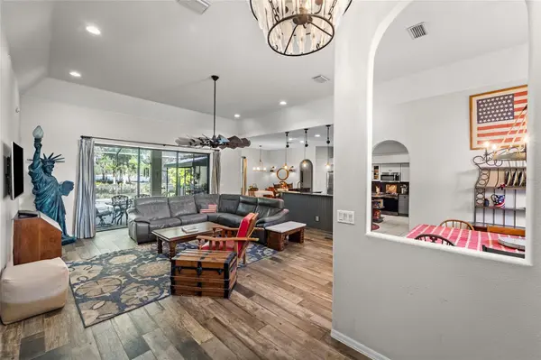 1012 KINGSBOROUGH GARDENS CT, Lutz, FL 33548